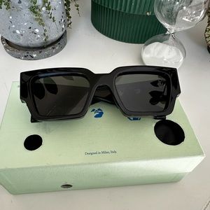 Off-White Mari sunglasses